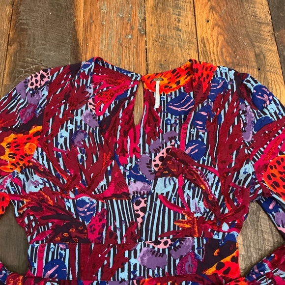 Free People Audrey Long Sleeve V-Neck Romper Red Boho Floral Print Size 2 - Picture 4 of 7
